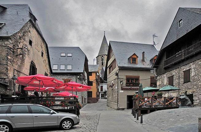 Hotel Garona Salardu Exterior photo
